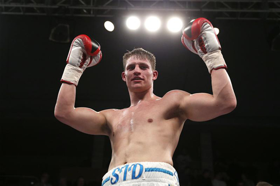Simon-Barclays heißer Boxer ist in Form