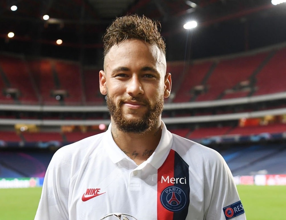 Neymar in Faux-Hawk-Frisur mit rasierten Seiten