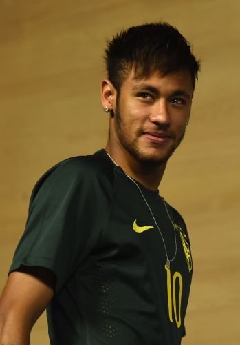 Neymars einfache Jungenfrisur