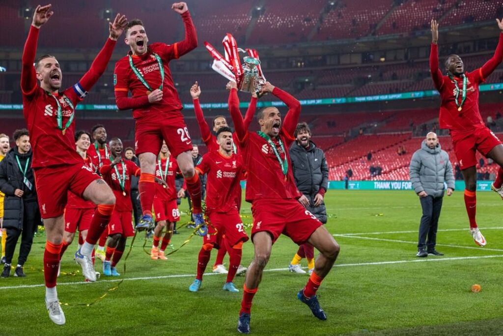 Liverpool-Spieler feiern nach dem Sieg