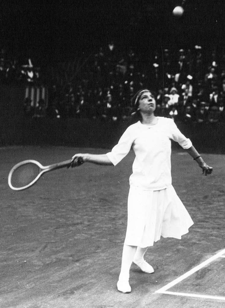suzanne-lenglen-playing-baseline-1914, berühmte französische tennisspieler