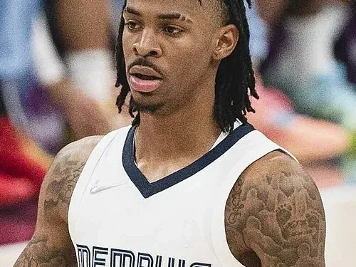 Ja Morant Von All-Pro Reels - https://www.flickr.com/photos/joeglo/51664923611/, CC BY-SA 2.0, Link