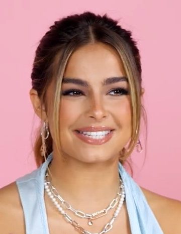 Addison_Rae_Pandora_ME_2021_02_(cropped) Von TheOfficialPandora - YouTube: https://www.youtube.com/watch?v=wFZgXFkTg0s – Archivierte Versionen ansehen/speichern auf archive.org und archive.today, CC BY 3.0, Link