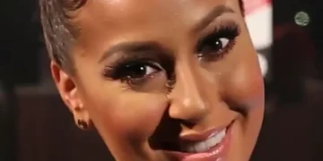 Von RumorFix - Adrienne Bailon Talks About The Real, CC BY 3.0, Link Konvertiert