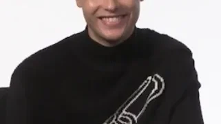 Felix Mallard lächelnd in schwarzem Sweatshirt