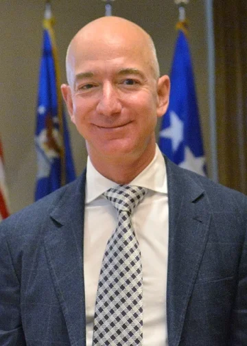 Jeff Bezos, Gründer von Amazon und Blue Origin, im Anzug