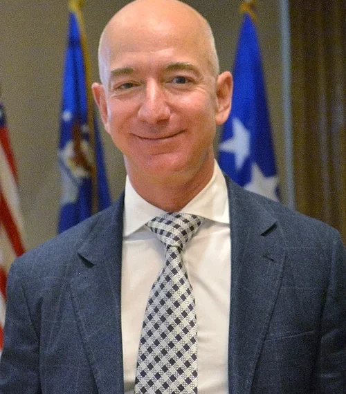 Jeff Bezos, Gründer von Amazon und Blue Origin, im Anzug