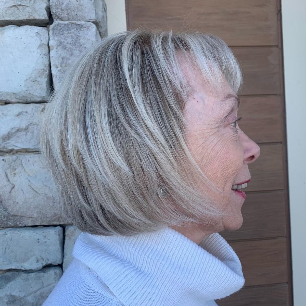 Geschichteter Bob für graues dünnes Haar für Frauen über 60