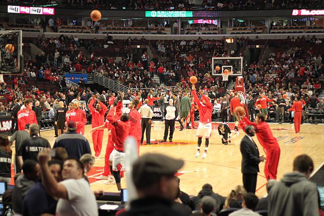 Chicago_Bulls_players_warm_up_2012