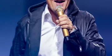 Dieter Bohlen bei einem Live-Auftritt mit Mikrofon im Jahr 2019 – Porträt des Musikproduzenten im Zusammenhang mit seinem Vermögen 2026