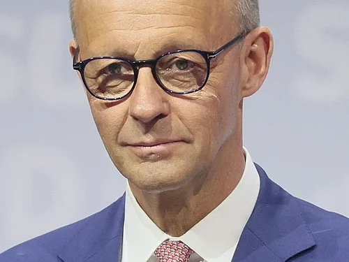 Friedrich Merz bei der Unterzeichnung des Koalitionsvertrages