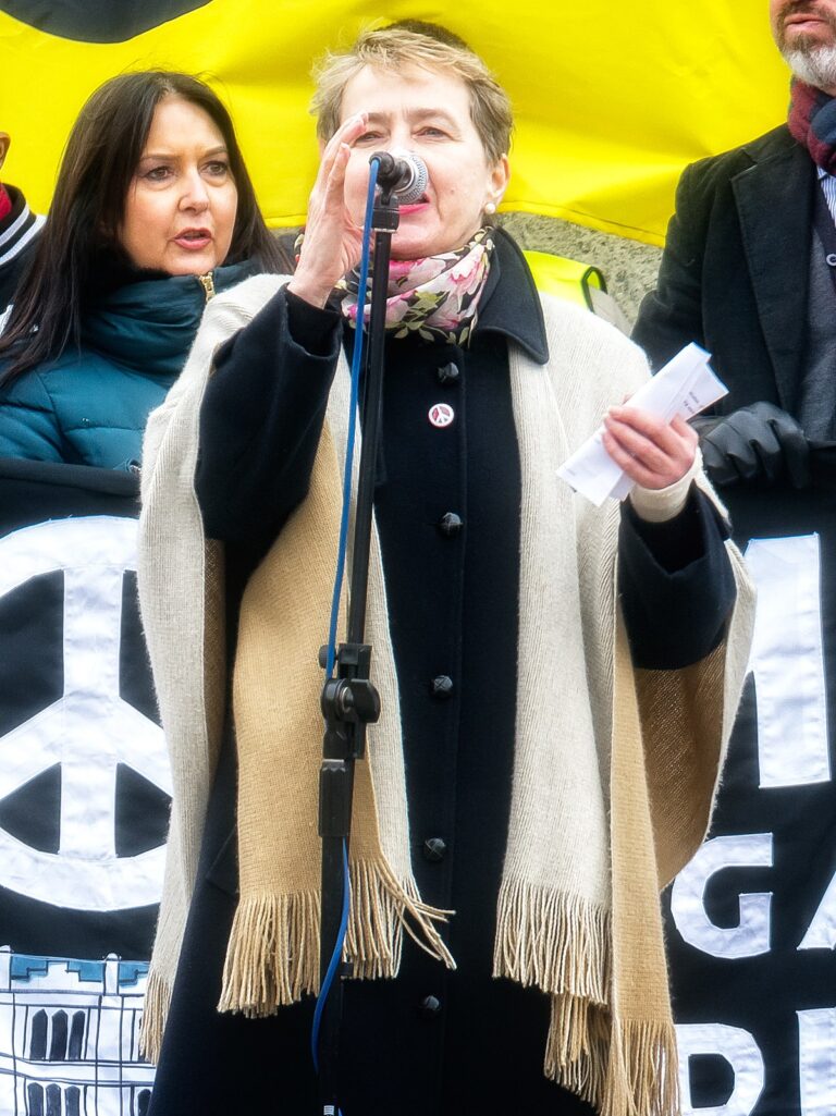 Kate Hudson (activist) – Wikipedia auf Deutsch