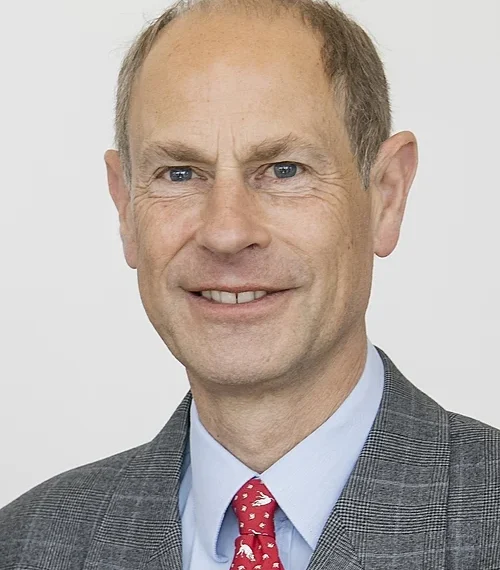 Prinz Edward: Herzog von Edinburgh und seine Rolle in der britischen Monarchie 1 Prinz Edward, Herzog von Edinburgh, im Anzug