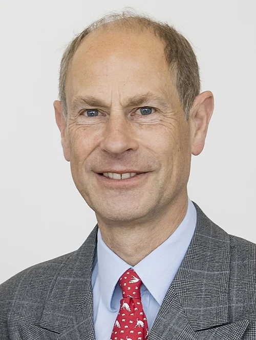 Prinz Edward: Herzog von Edinburgh und seine Rolle in der britischen Monarchie 2 Prinz Edward, Herzog von Edinburgh, im Anzug