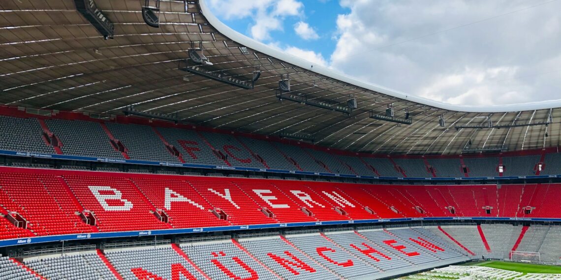 FC Bayern Twitter-Updates und Neuigkeiten 1 red and white stadium under blue sky during daytime