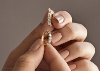 Klassische Diamant Ohrringe: Minimalistisch und stilvoll im Beruf