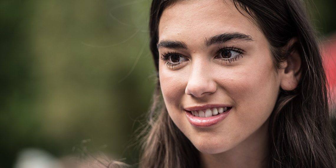 Dua Lipa Vermögen: Der Aufstieg einer Pop-Ikone 2025