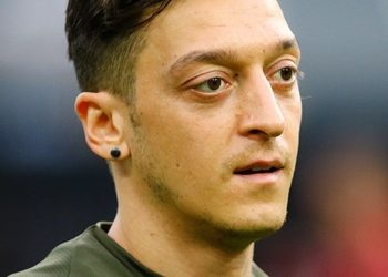 Mesut Özil: Vermögen und Karriere des Fußballstars 2025