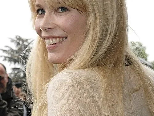 Claudia Schiffer lächelnd bei einem Event