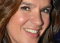 Katarina Witt lächelnd bei einem Event, Eiskunstlauf-Legende