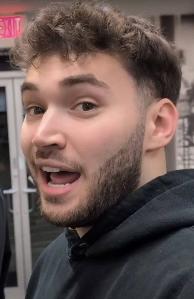 By LOU WOP, CC BY 3.0, Link