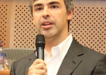 Larry Page spricht im Europäischen Parlament